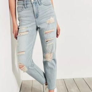 Hollister Ultra High-Rise Mom Jeans